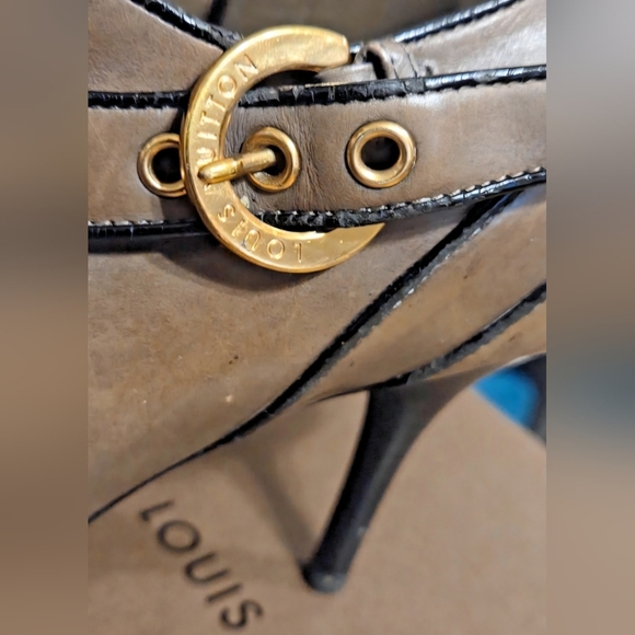LOUIS VUITTON Boots Heel Leather Greige EU 35 / US Size 5 - Picture 11 of 14